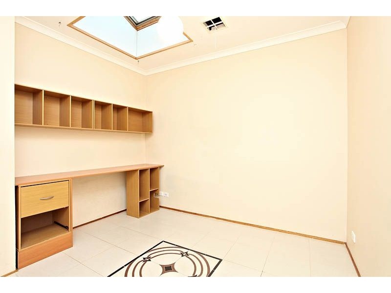2 Galloway Court, Taylors Lakes VIC 3038