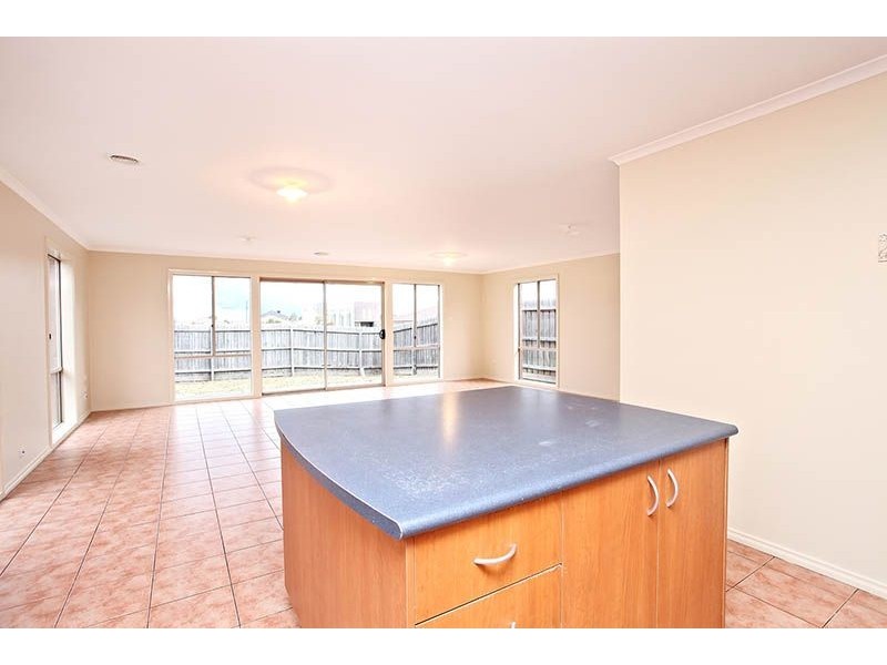 7 Clyde Close, Taylors Hill VIC 3037