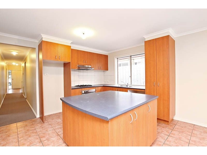 7 Clyde Close, Taylors Hill VIC 3037