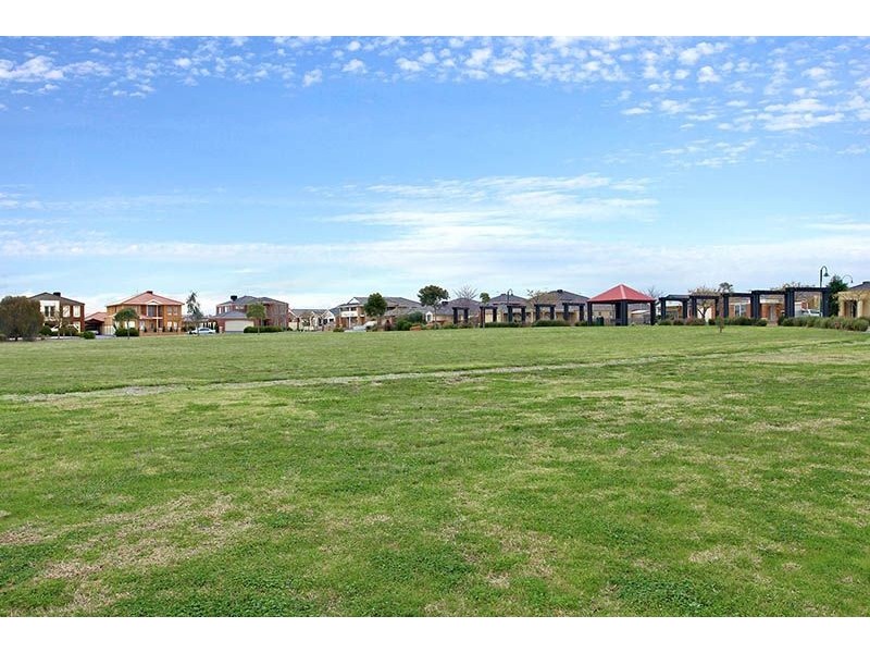 7 Clyde Close, Taylors Hill VIC 3037