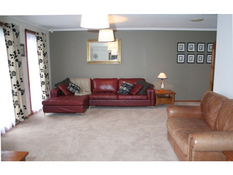 3 Remus Way, Taylors Lakes VIC 3038