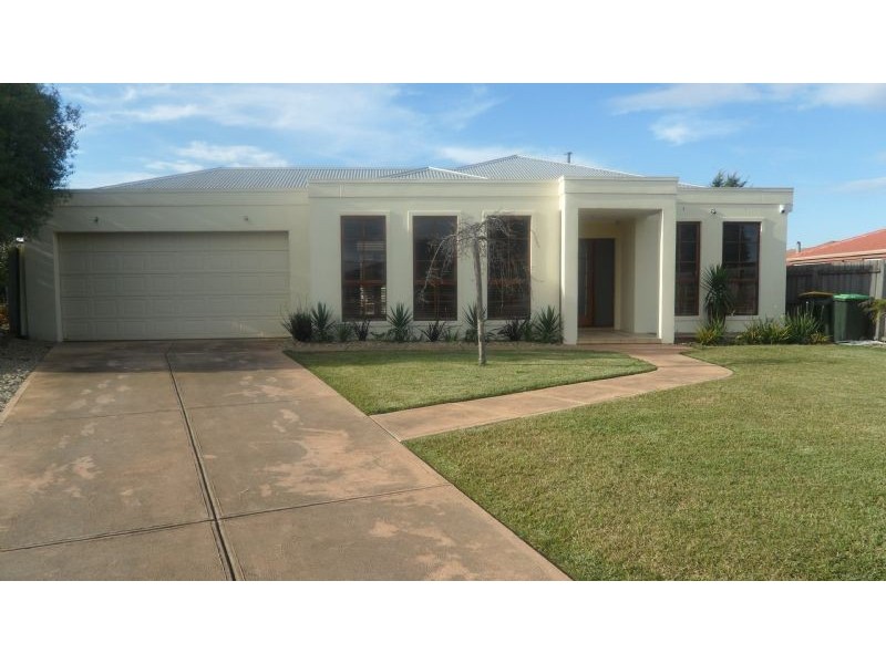 12 Orion Close, Taylors Lakes VIC 3038