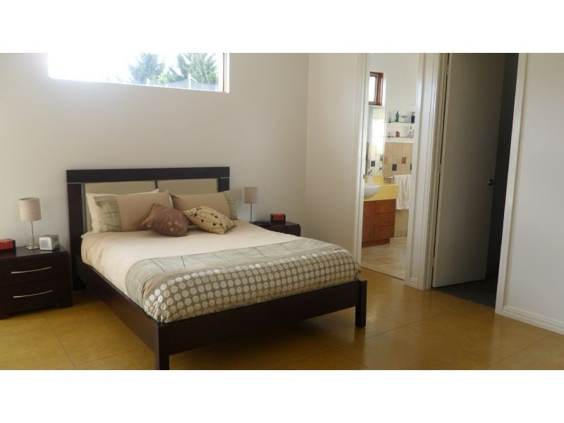 12 Orion Close, Taylors Lakes VIC 3038