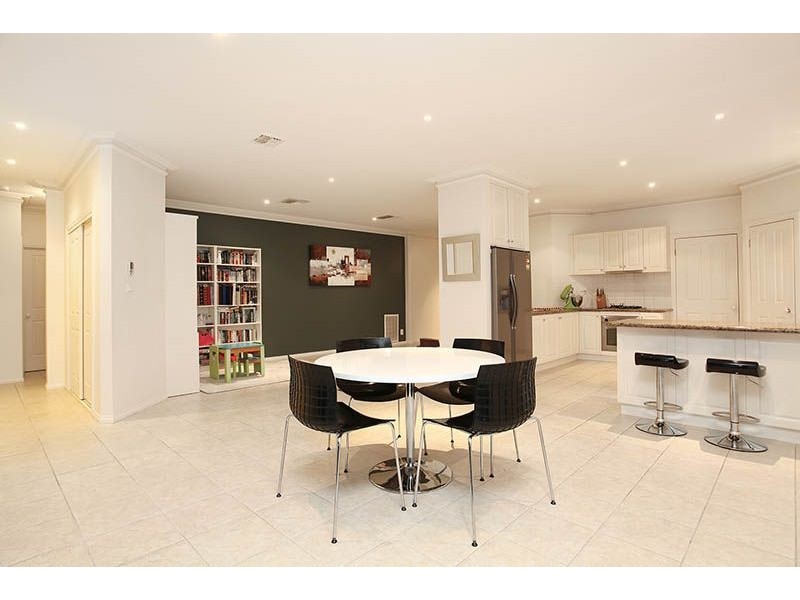 6 Forrest Place, Taylors Lakes VIC 3038