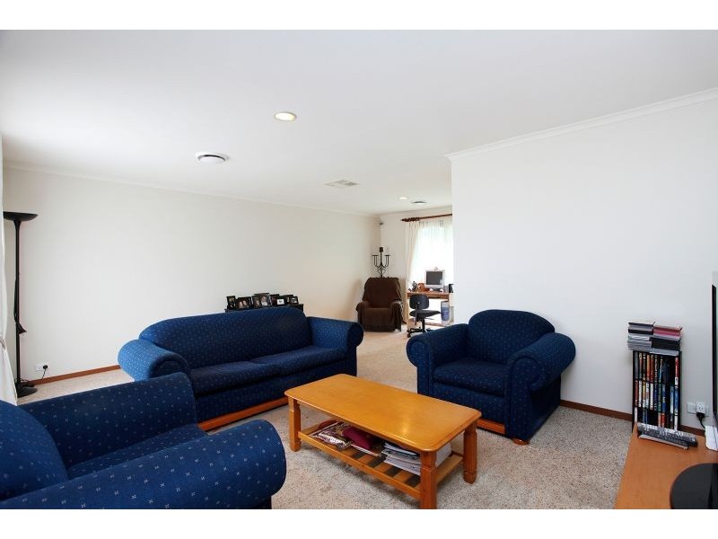 18 Barbary Cresent, Taylors Lakes VIC 3038