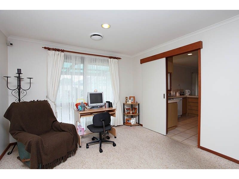 18 Barbary Cresent, Taylors Lakes VIC 3038