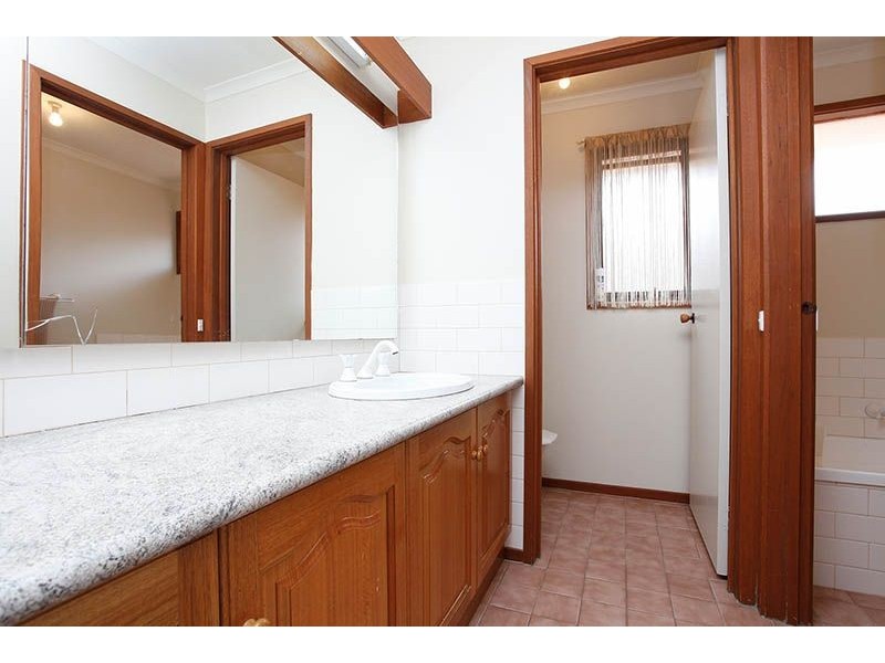 18 Barbary Cresent, Taylors Lakes VIC 3038