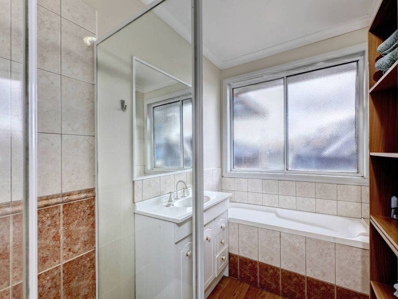 11 Charles Court, Sydenham VIC 3037