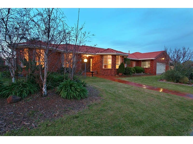 2 Galloway Court, Taylors Lakes VIC 3038