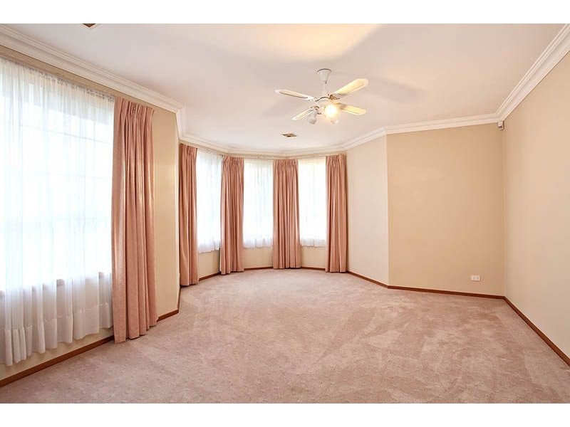 2 Galloway Court, Taylors Lakes VIC 3038