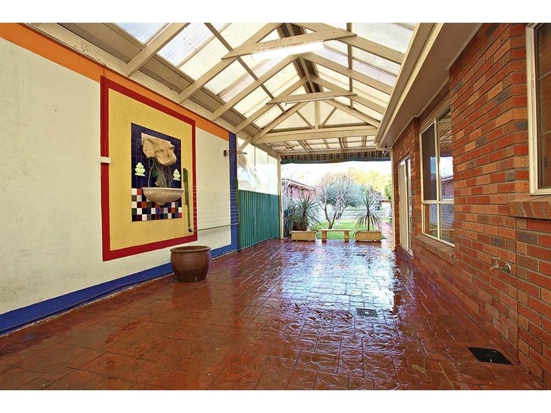 2 Galloway Court, Taylors Lakes VIC 3038