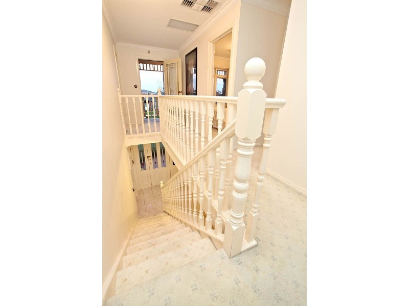 3 Sandpiper Drive, Taylors Lakes VIC 3038