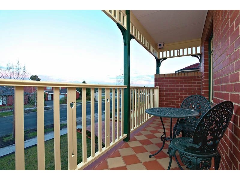 3 Sandpiper Drive, Taylors Lakes VIC 3038