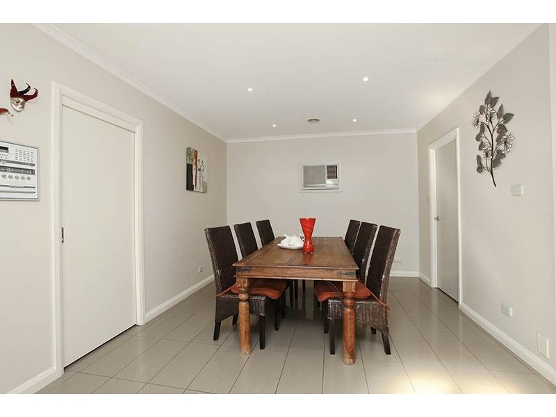 114 Lady Nelson Way, Taylors Lakes VIC 3038