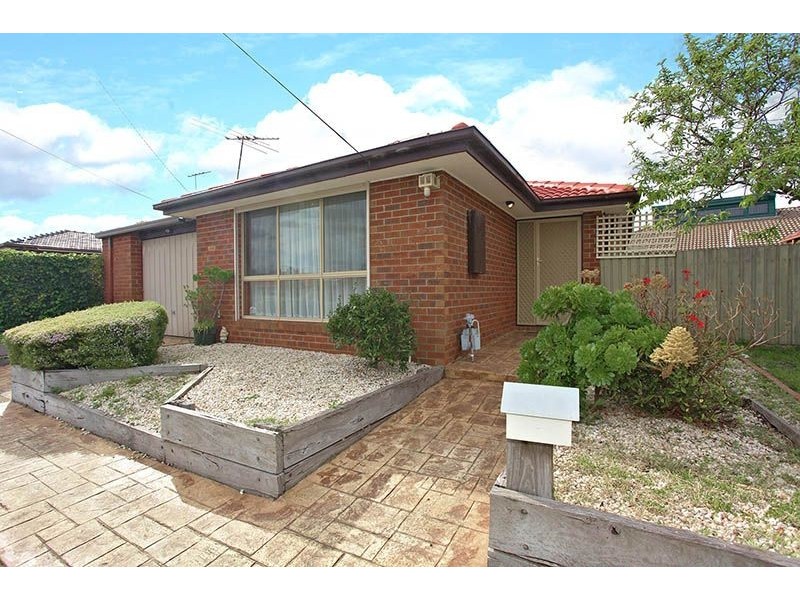 2/24 Unicorn Way, Kings Park VIC 3021