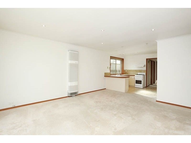 2/24 Unicorn Way, Kings Park VIC 3021