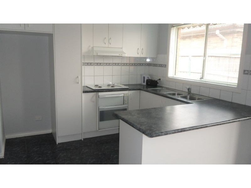 1B Bent Steet, St Albans VIC 3021