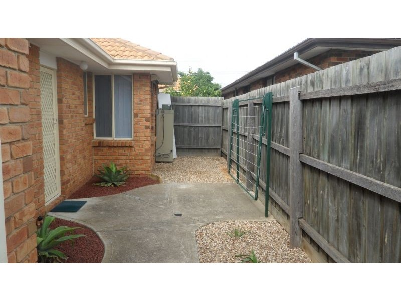 1B Bent Steet, St Albans VIC 3021