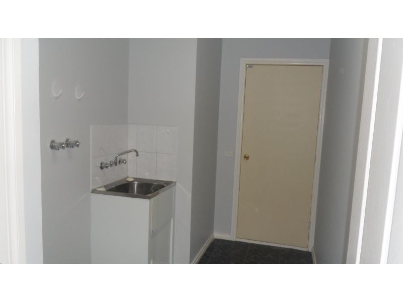 1B Bent Steet, St Albans VIC 3021