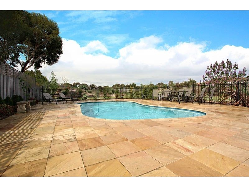 33 Nordic Avenue, Taylors Lakes VIC 3038