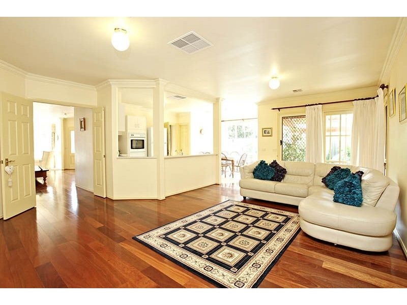 33 Nordic Avenue, Taylors Lakes VIC 3038