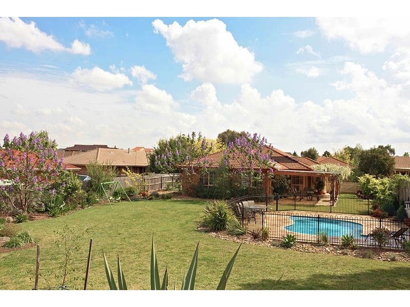 33 Nordic Avenue, Taylors Lakes VIC 3038