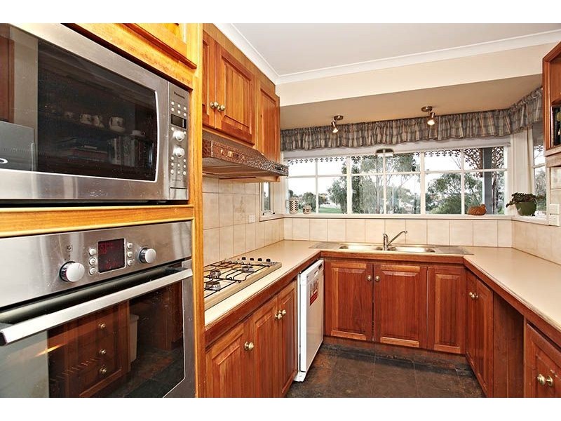 50 Pindari Avenue, Taylors Lakes VIC 3038