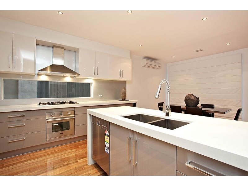 18 Jolimont Street, Caroline Springs VIC 3023