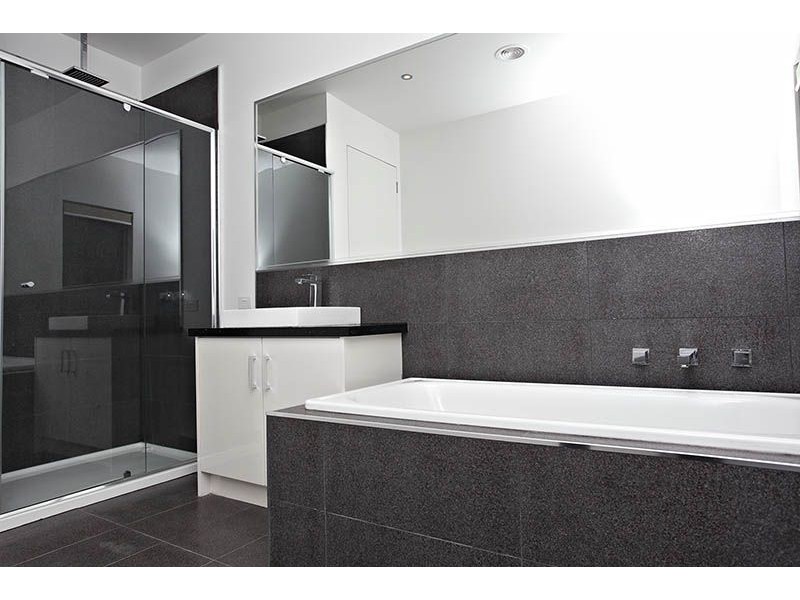 18 Jolimont Street, Caroline Springs VIC 3023