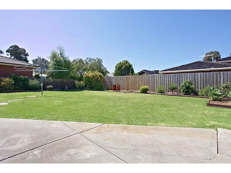 4 Barina Close, Keilor Downs VIC 3038
