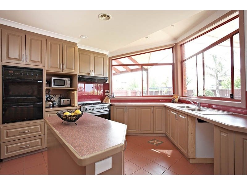 5 Thorogood Court, Taylors Lakes VIC 3038