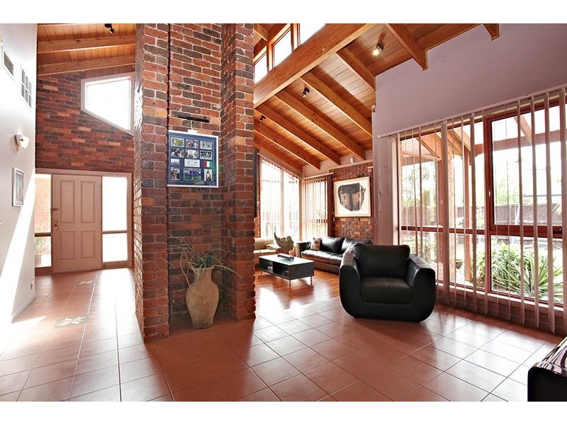 5 Thorogood Court, Taylors Lakes VIC 3038