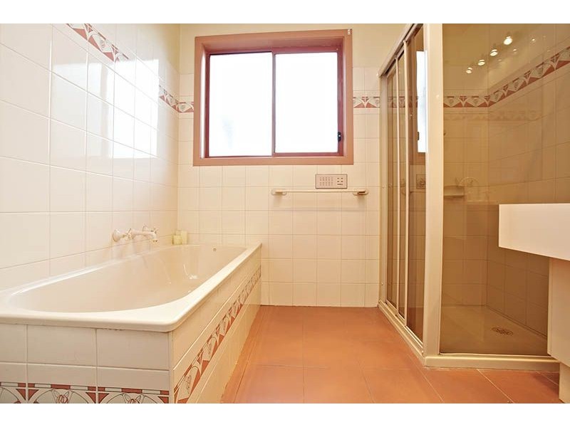 5 Thorogood Court, Taylors Lakes VIC 3038