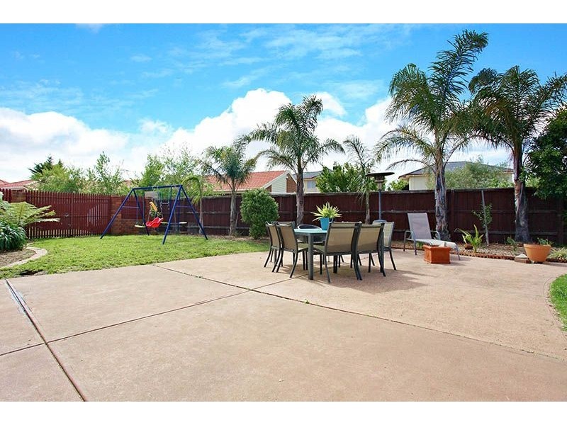 5 Thorogood Court, Taylors Lakes VIC 3038