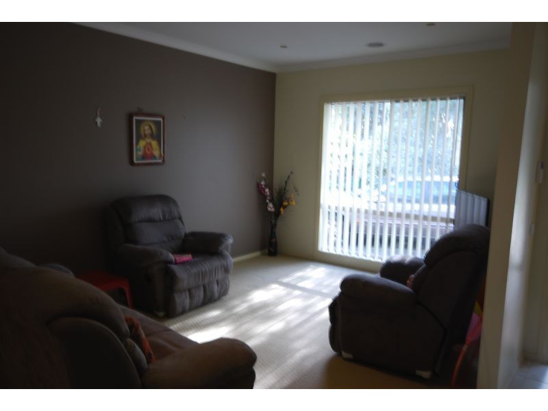 1/2 Duff Street, Cranbourne VIC 3977