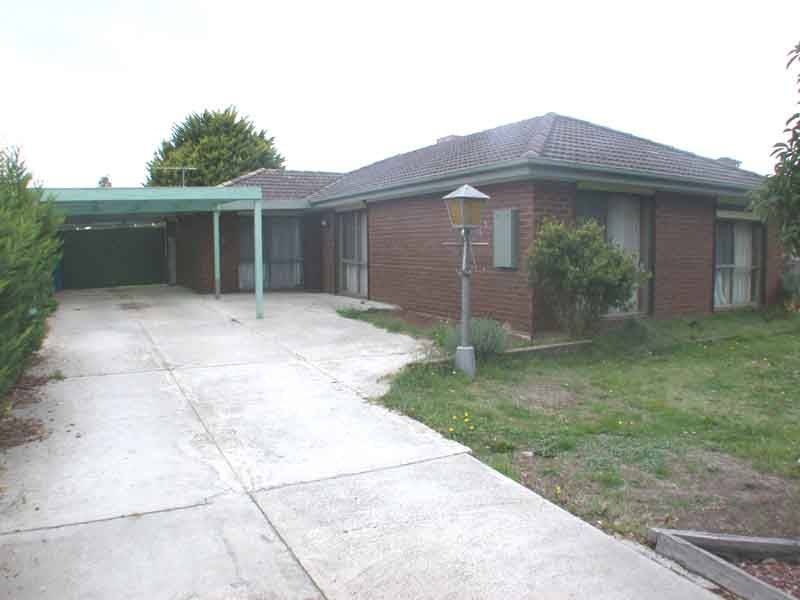 6 Gray Street, Cranbourne North VIC 3977