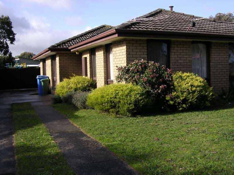 16 DUNBAR AVENUE, Cranbourne VIC 3977