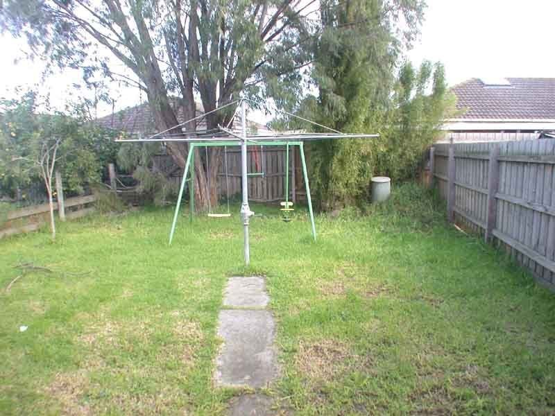 2/83 Clarendon Street , Cranbourne VIC 3977