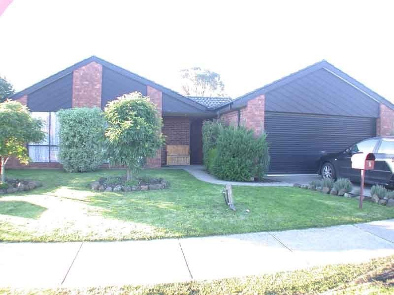 15 McGuigan Drive, Cranbourne VIC 3977