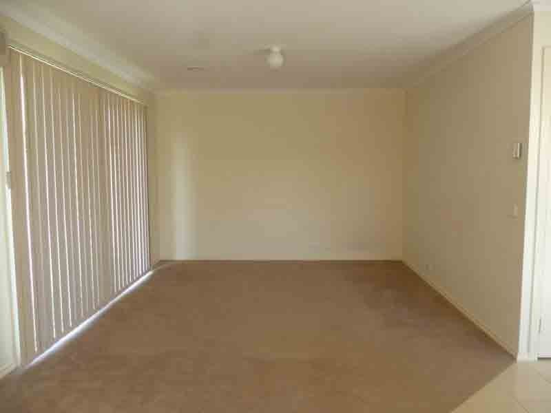 4 Mossman Drive, Cranbourne East VIC 3977