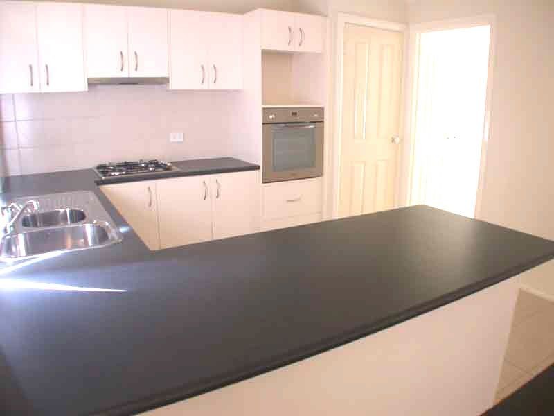 14 Gatehouse Parade , Cranbourne East VIC 3977