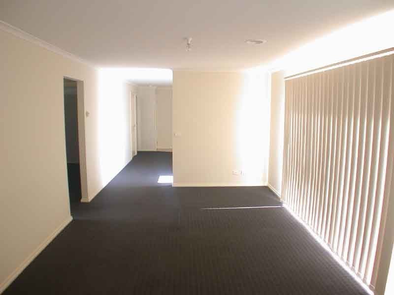 14 Gatehouse Parade , Cranbourne East VIC 3977