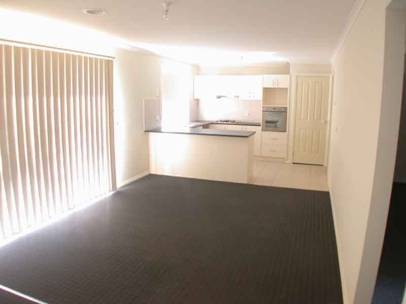 14 Gatehouse Parade , Cranbourne East VIC 3977