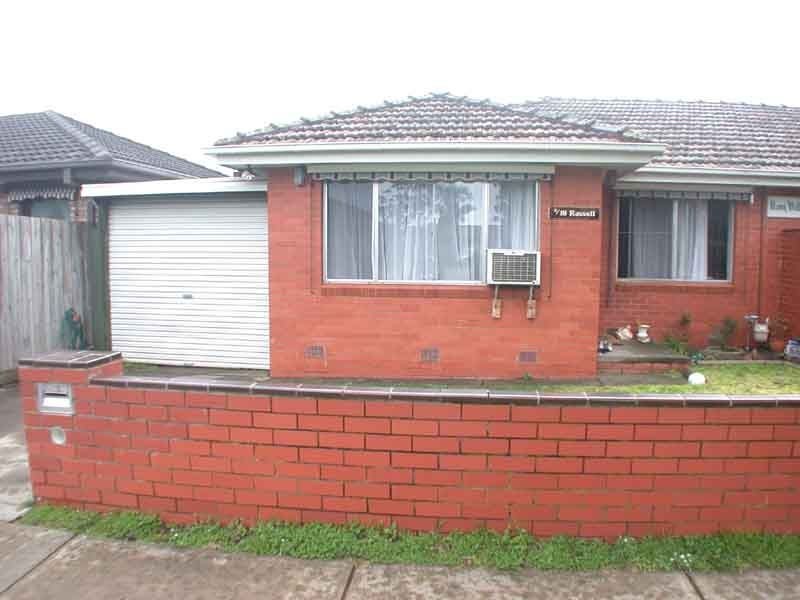 2 /18 Russell Street , Cranbourne VIC 3977