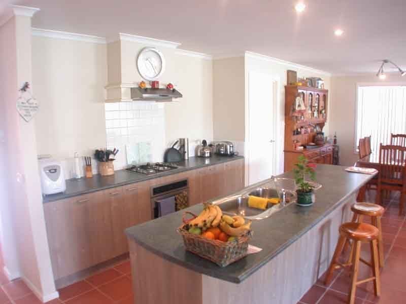 19 Greenock Crescent , Cranbourne East VIC 3977