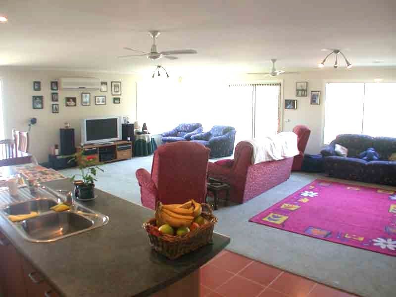 19 Greenock Crescent , Cranbourne East VIC 3977