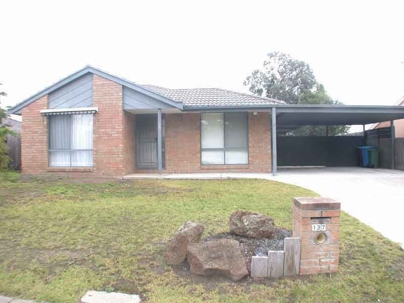137 MONAHANS ROAD, Cranbourne West VIC 3977