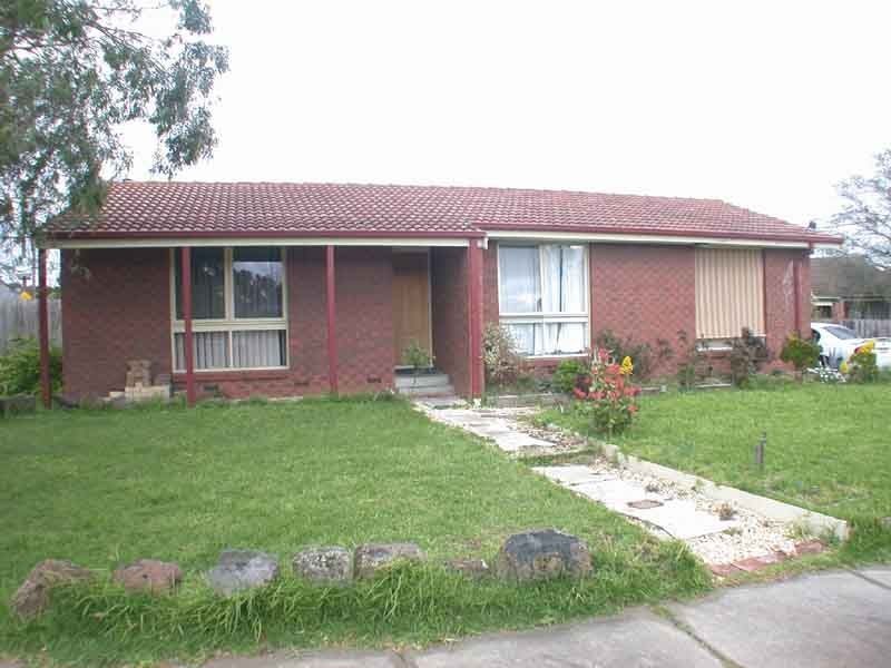 2 Farrer Close , Cranbourne VIC 3977