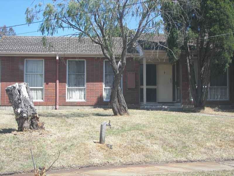 6 KURT PLACE, Cranbourne VIC 3977