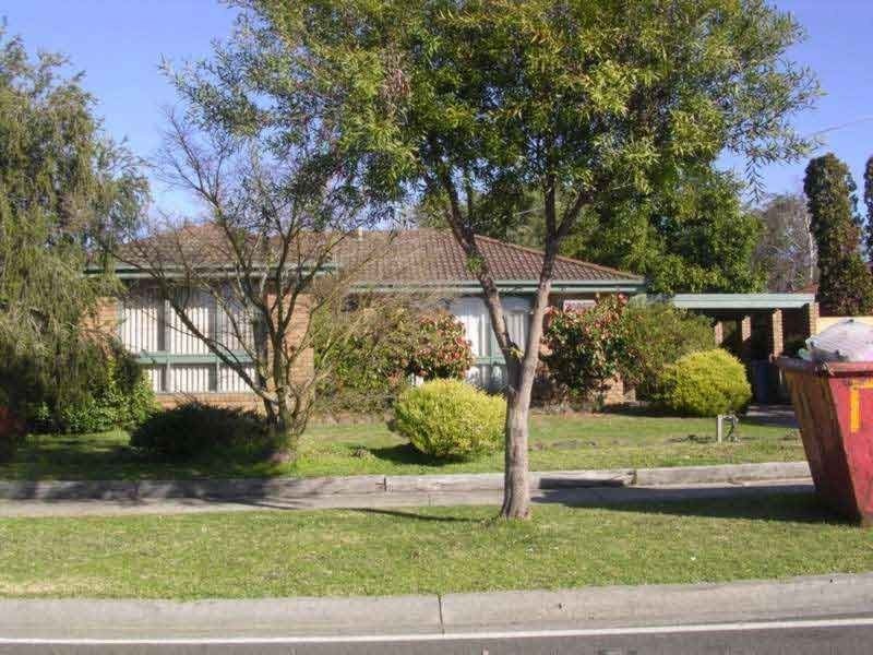 36 THOMAS CRESCENT, Cranbourne VIC 3977